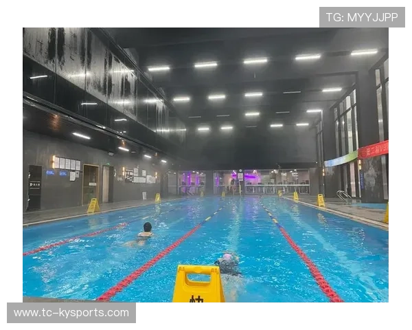 国际游泳教练在训练中采用多维数据监测与恢复处方，国际游泳健身